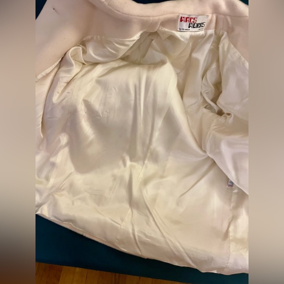 Winter White Walking Coat by ilie wacs. - Picture 5 of 10